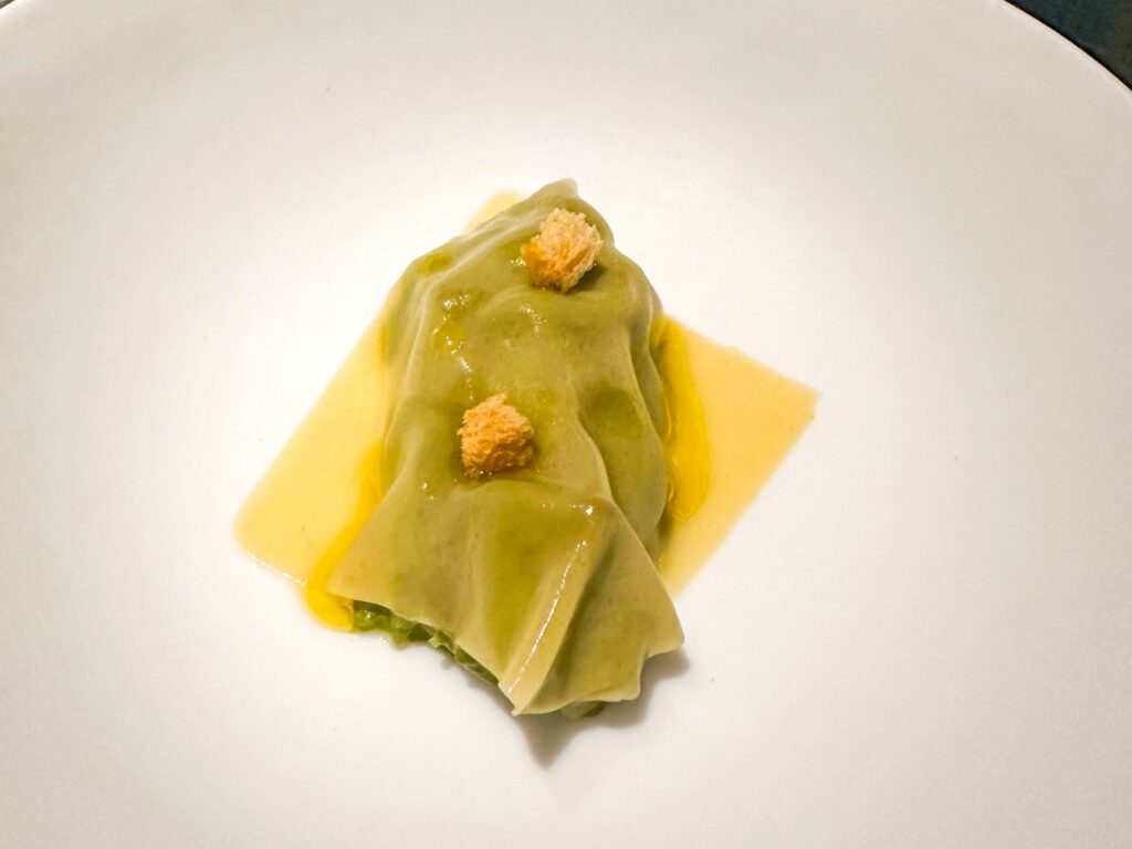 insalata tiepida a base di corallo e chele di aragosta del ristorante Enigma