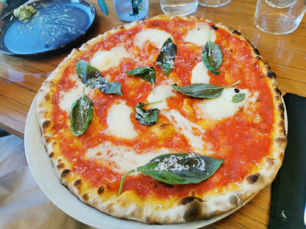 Margherita con bufala.