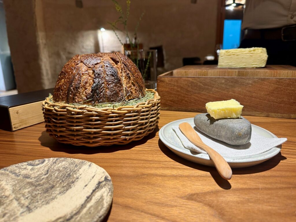 Pane e burro di centrifuga, servito alla Contrada Bricconi.