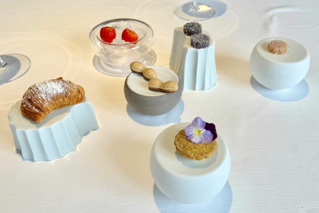 piccola pasticceria servita nel ristorante Agostino Iacobucci