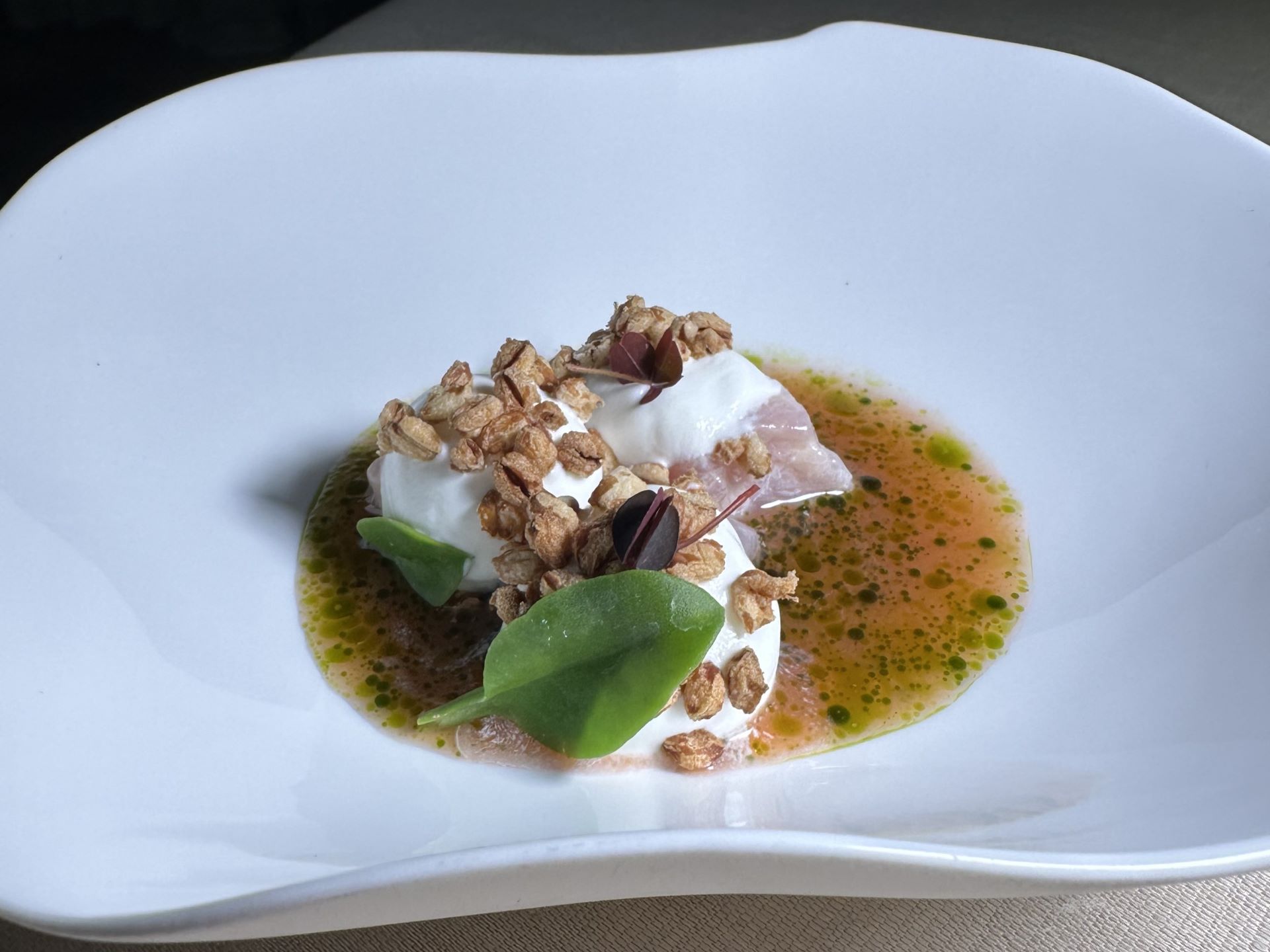 Ceviche di alalunga con ricotta di pecora e leche de tigre agli agrumi.