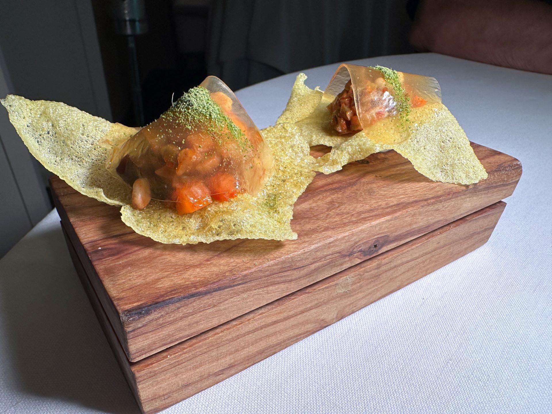 Chips di caponata siciliana del ristorante Duomo