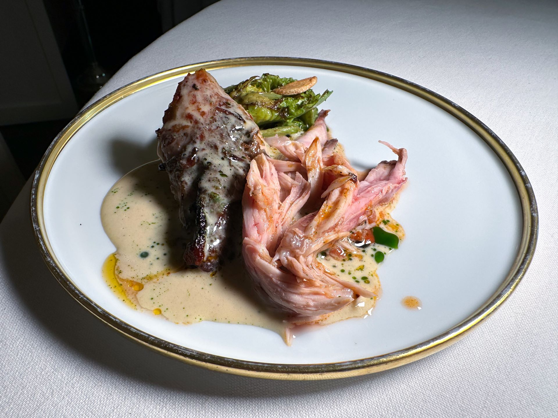 Collare di ricciola, laccato con miso siciliano, con estrazione olive verdi...