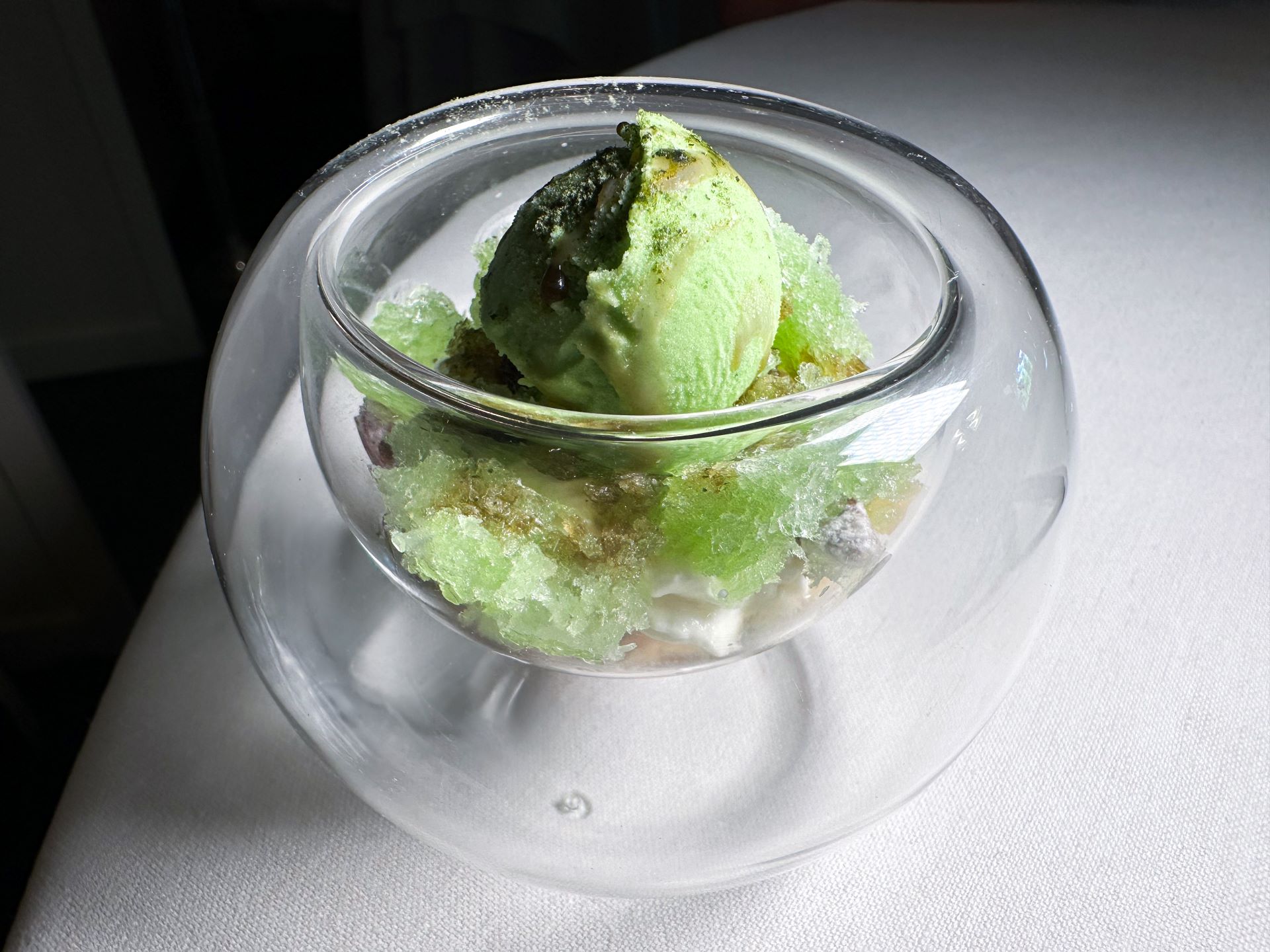 Uva e pino d'Aleppo, acqua di pomodoro e melone affumicato del ristorante Duomo