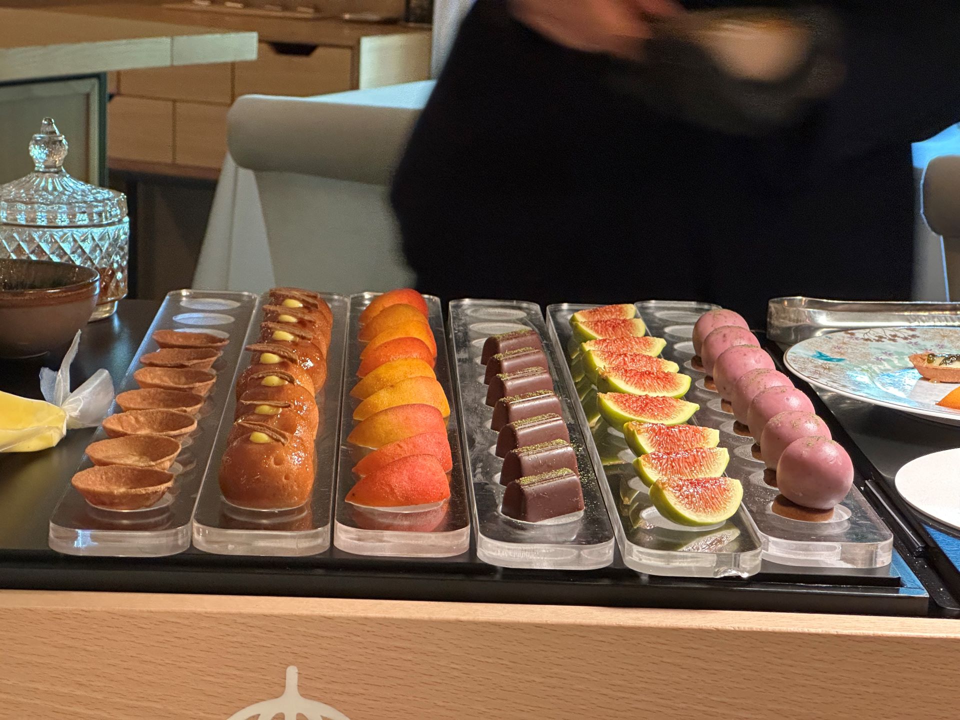 Il carrello della piccola pasticceria del ristorante Duomo.