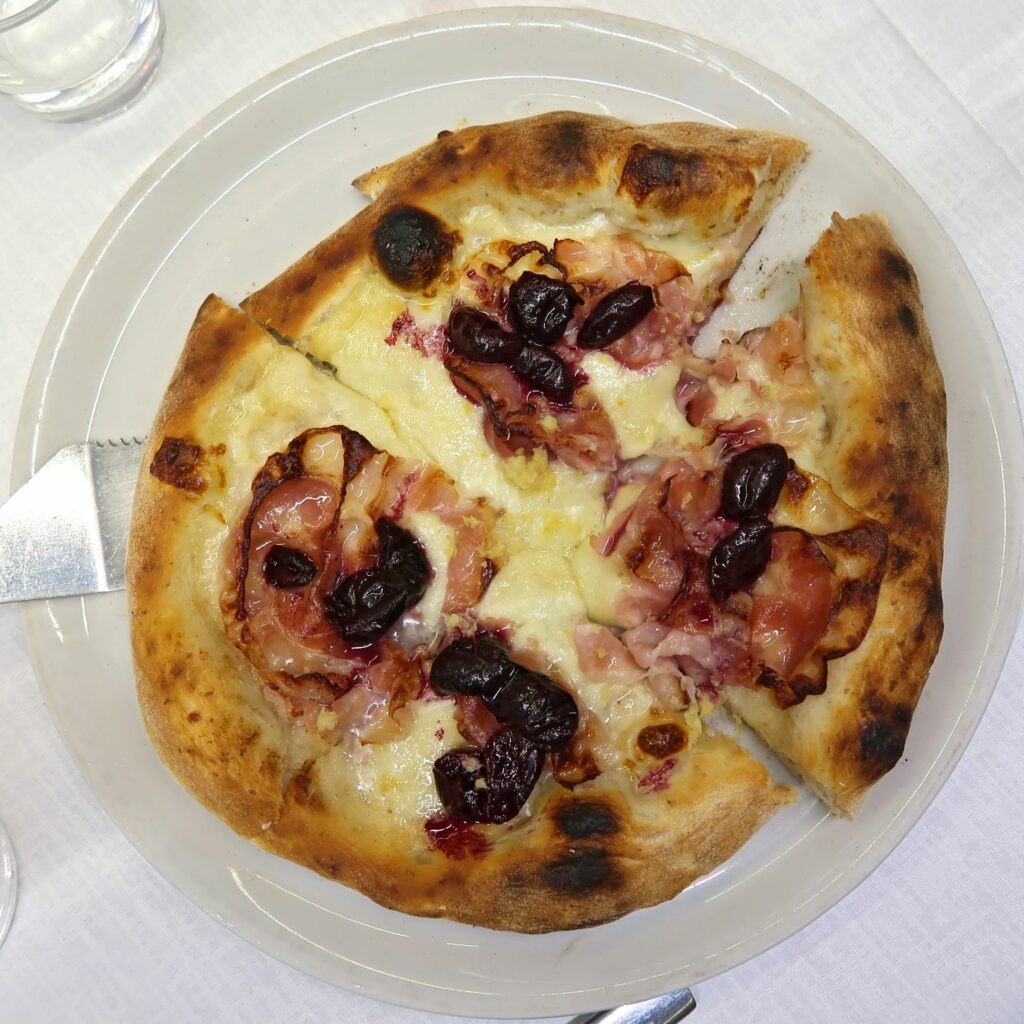 Una delle pizze offerte durante gli abbinamenti con il Lambrusco.