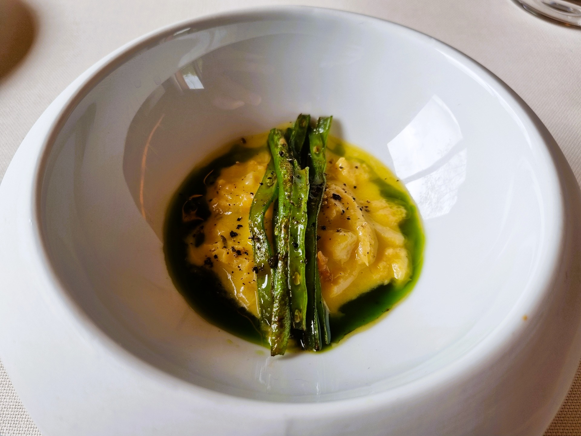 Trippa in fricassea, fagiolini aglio orsino e umeboshi.