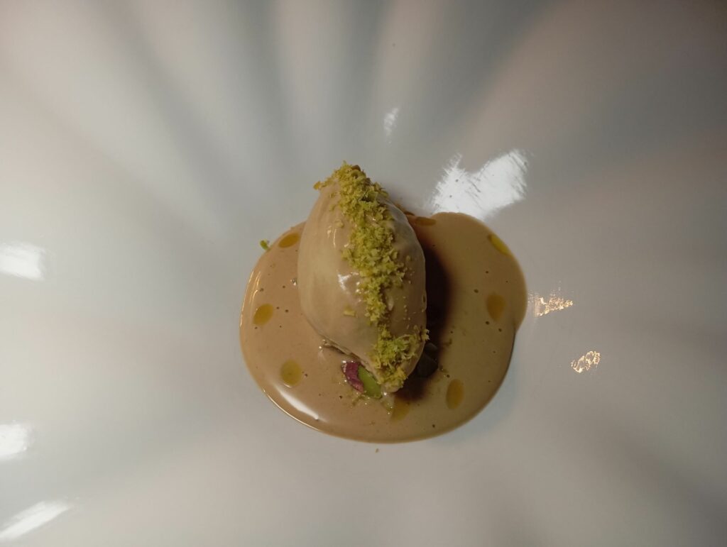 Gelato di salvia, limone salato e tartufo bianco.