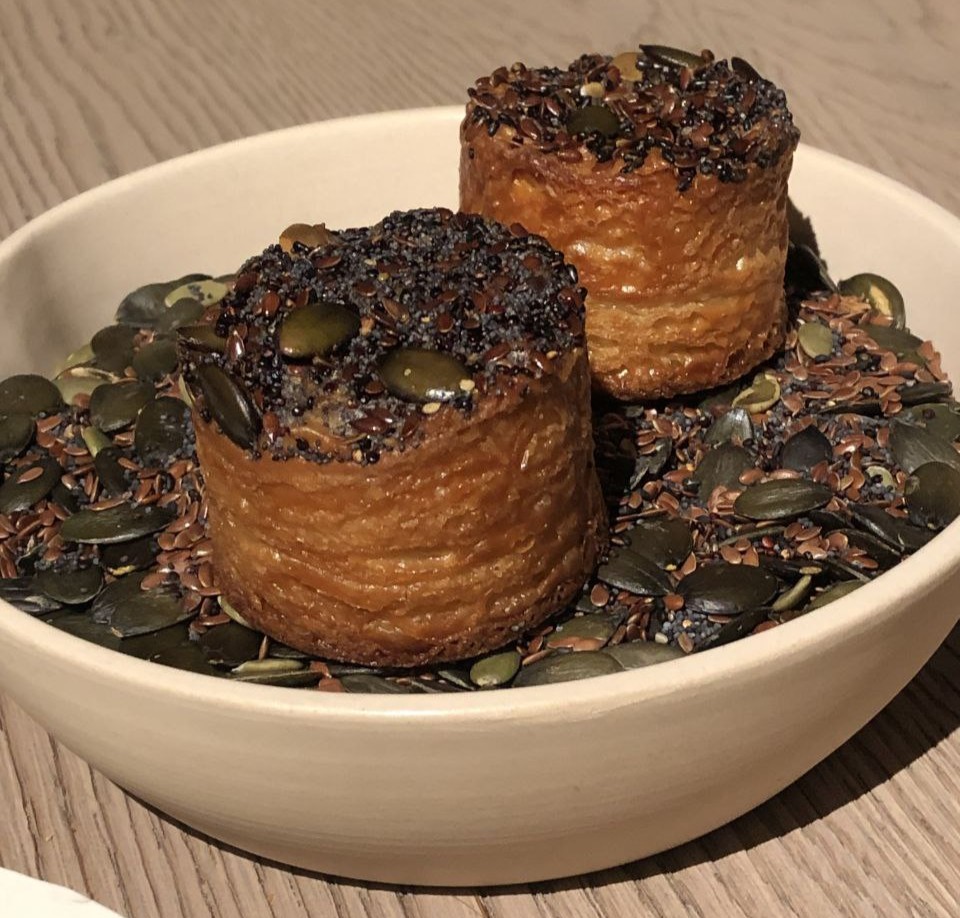 Coerente e gustoso sfogliato in accompagnamento.