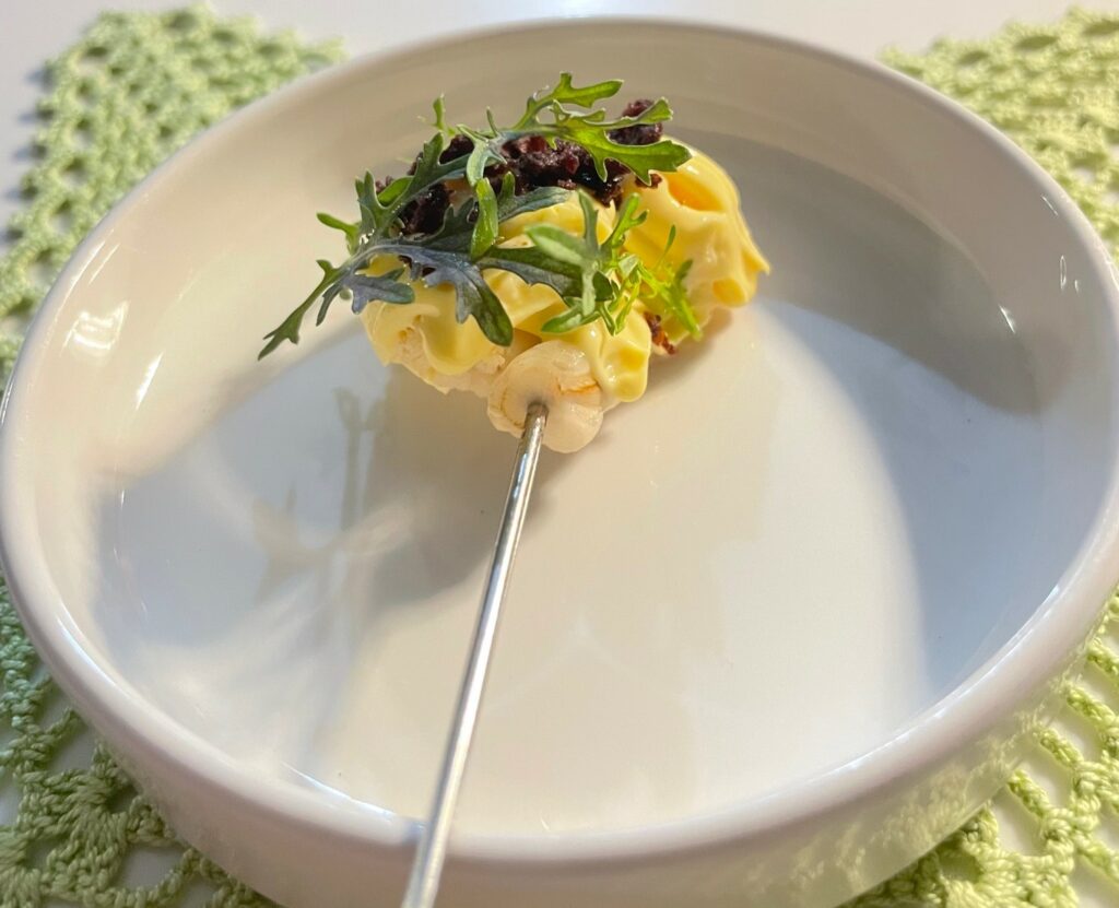 Cavolfiore sott’aceto, salsa olandese e olive nere secche 