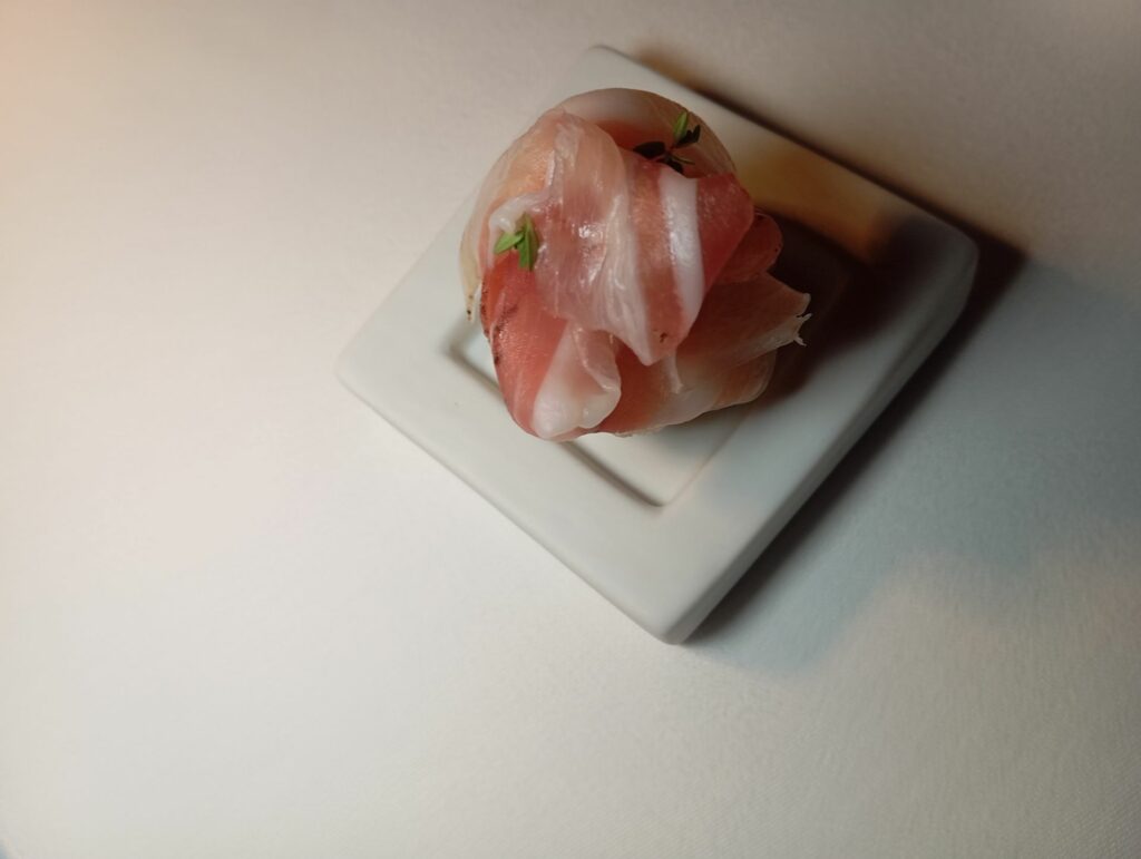 Bao artigianale con pepe Sancho e crociata alla Bonaccolsi (pancetta veneta)