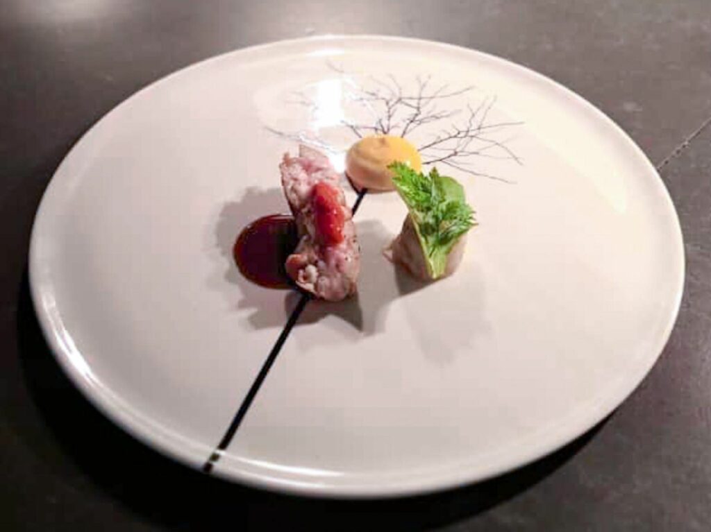 Animella di vitello, ricci di mare e bernese al caffè 