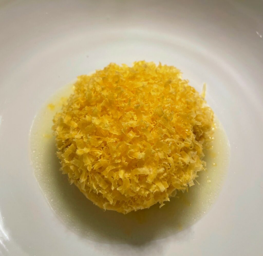 Gallina e Uovo, il piatto che non ci ha entusiasmato. A volte less is more qui la farcia era invadente e faceva perdere l’”essenza” della mirabile cucina dello Chef.