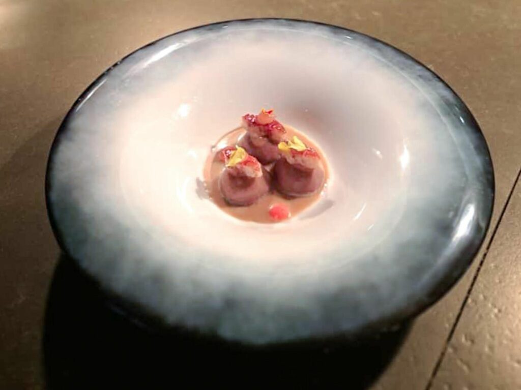 Ravioli di salvia, nocciola e anguilla affumicata