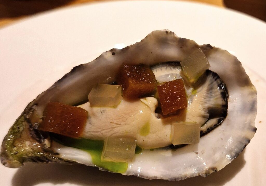 Ostrica al sugo d’arrosto, alici marinate della trattoria da lucio