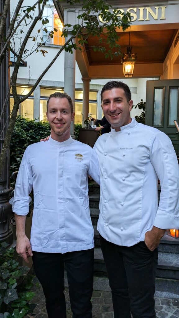 Gli chef Moresco e Rossatto durante la cena "La Via del Sale".