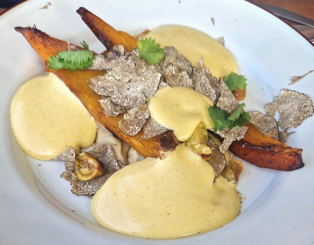 Zucca arrosto, castagne, salsa olandese alle nocciole, tartufo nero