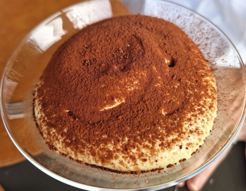 Tiramisù con savoiardi maison, crumble e granita al  caffè, gelato al fior di latte, mousse e mascarpone al cacao di Pico
