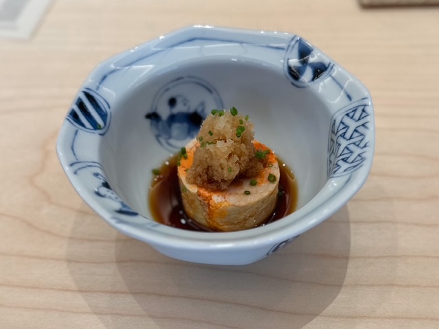 Fegato di pescatrice.< servito al sushi Matsu