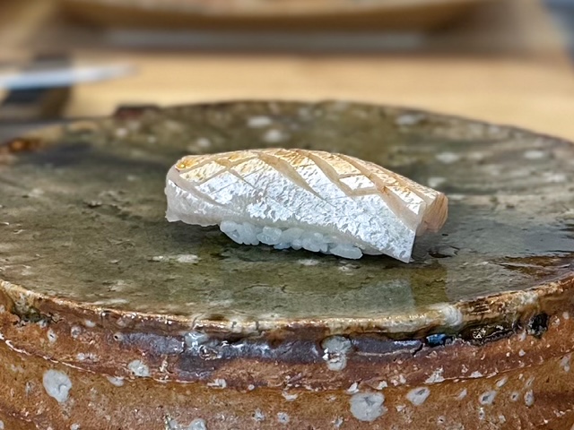 Ventresca di ricciola. Un nigiri servito al sushi matsu