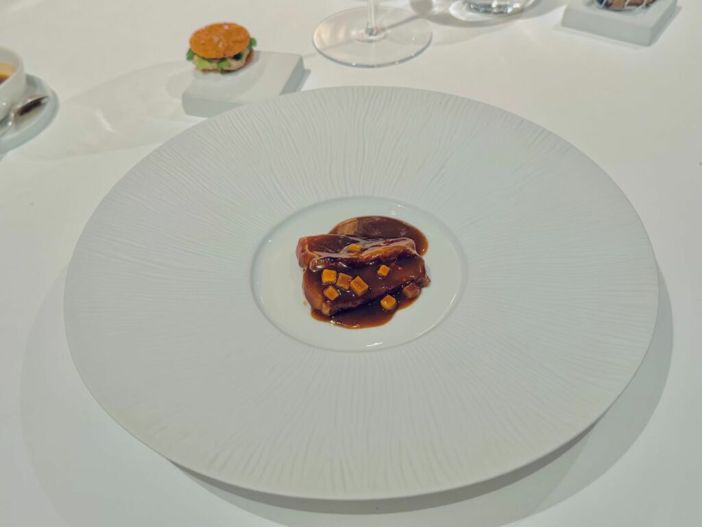 Anatra e funghi, completato con un delizioso pan brioche.