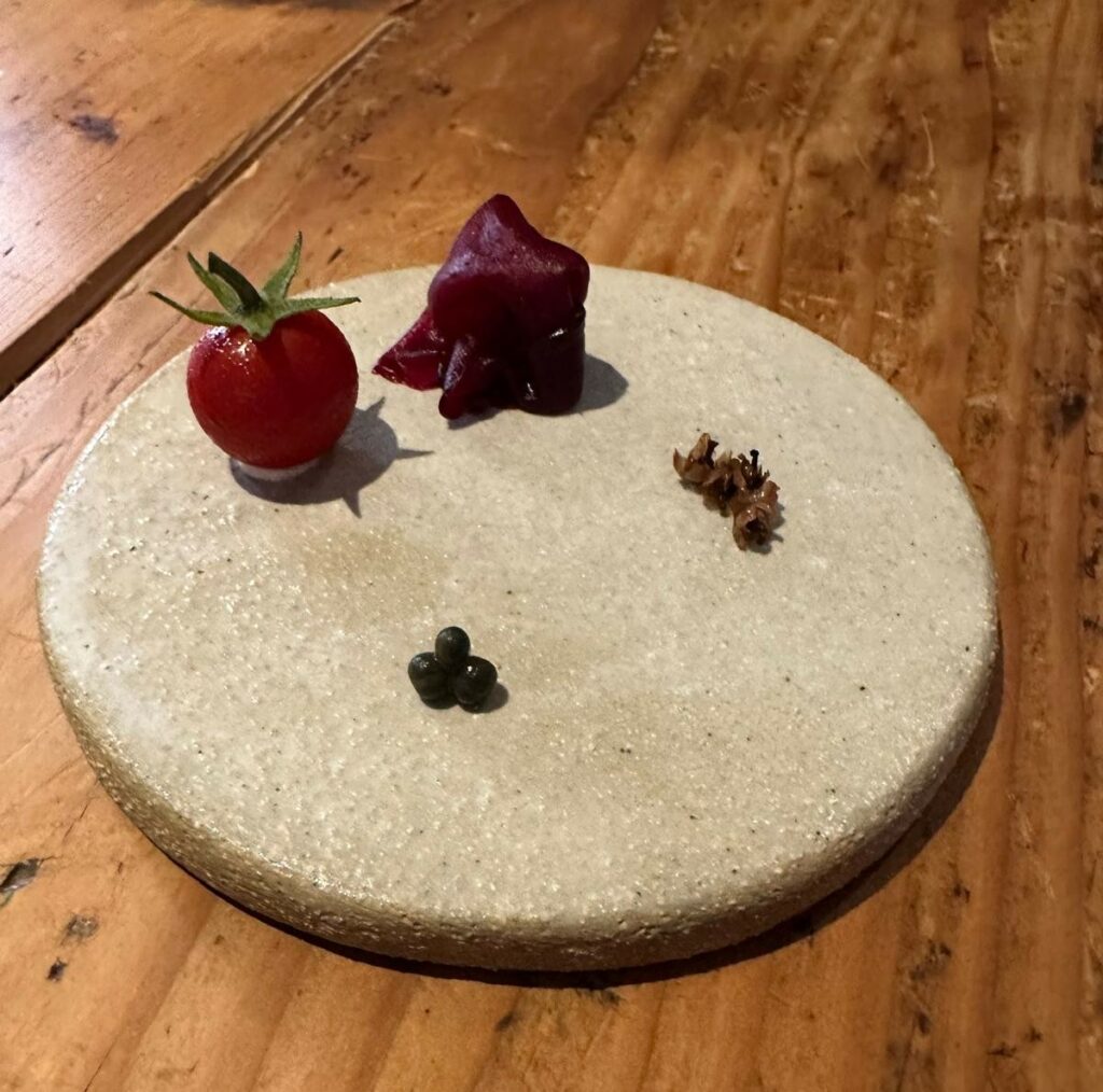 Sottaceti e prosciutto di barbabietola di Auberge Sauvage