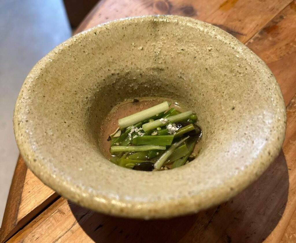 Fagiolini, rabarbaro, gambi di sedano e cipolla rossa