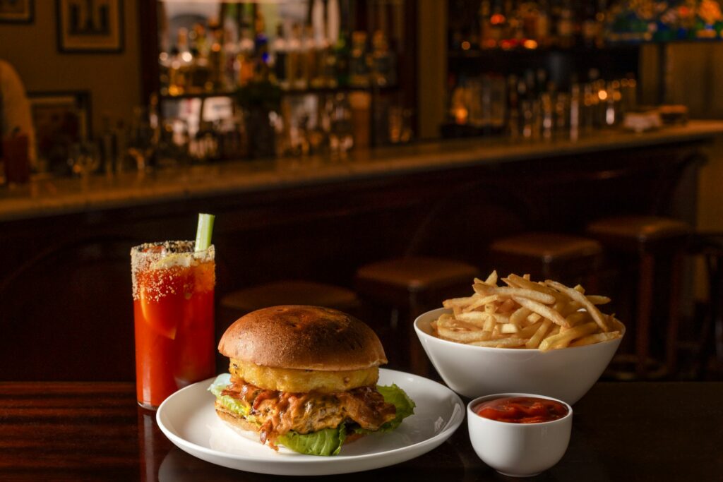 Big Kahuna Burger abbinato al Bloody Mary "Focu meu".