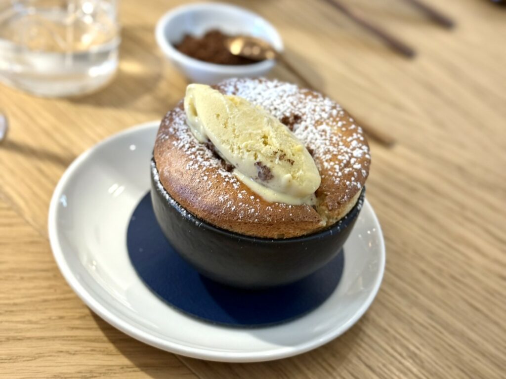 Un ottimo souflè con gelato alla vaniglia del ristorante Terradimare