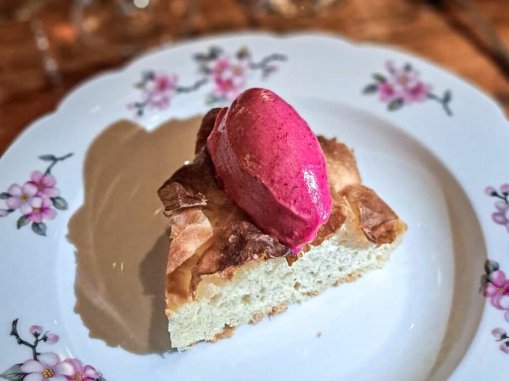 pizza-brioche di Mercuro impreziosita dal gelato di Ciacco