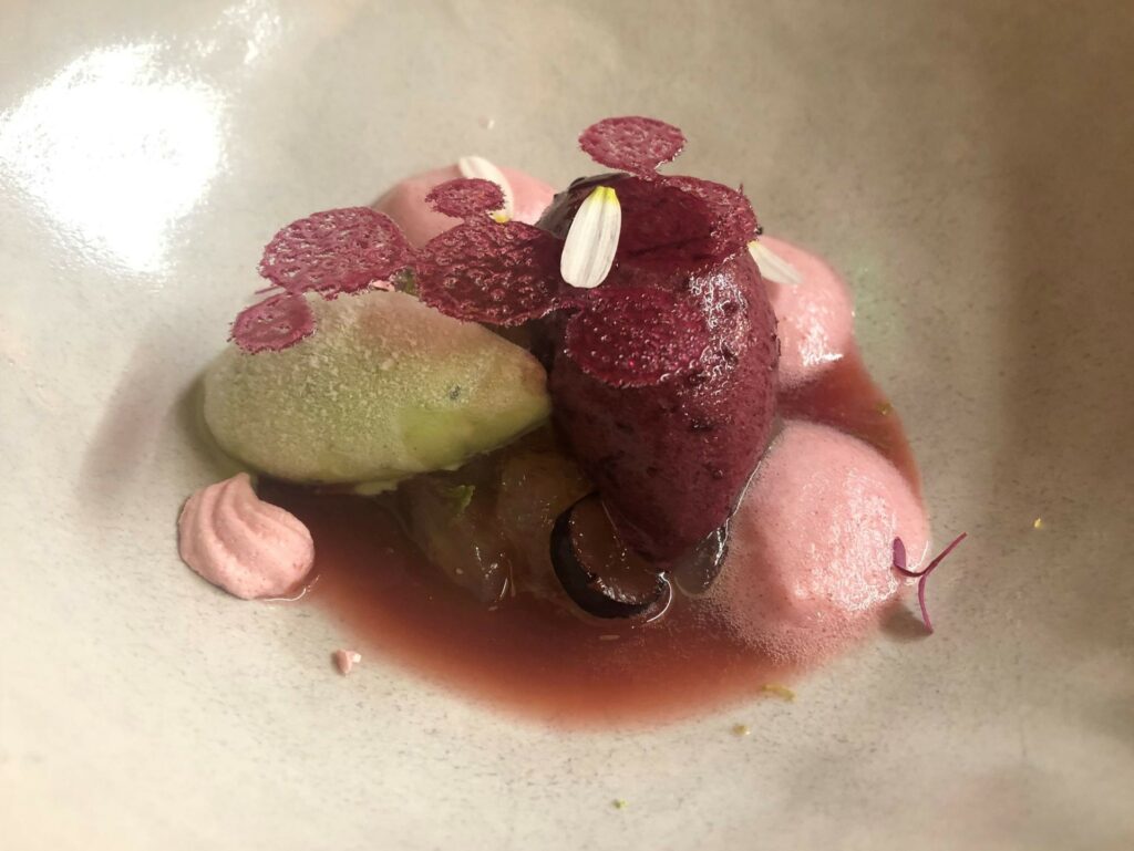 Variazione di uva, crema di limone, gel al gran marnier, gelato all’alloro