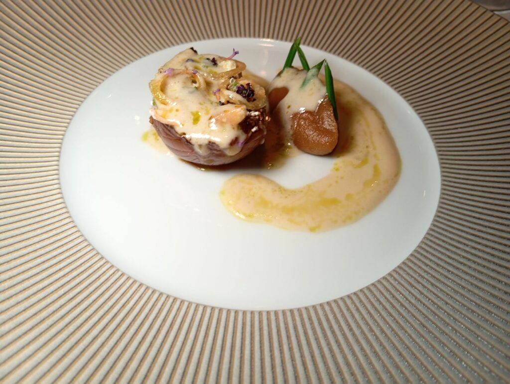 Cipolla confit, salsa di pecorino e mandorle