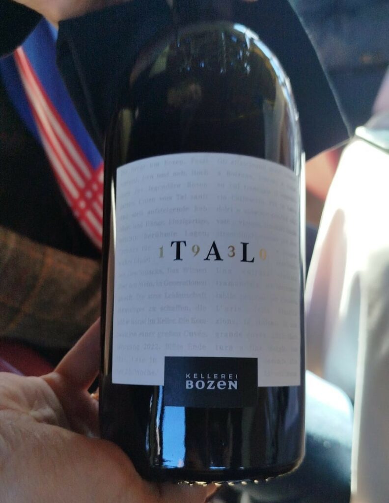 L'ottimo vino in accompagnamento durante l'esperienza al Terra – The Magic Place