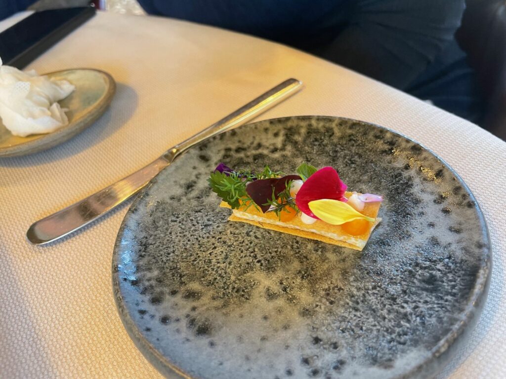 "Toast" alle erbe con gel di carota e zenzero di Terra – The Magic Place