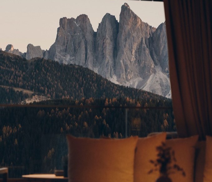 Uno scorcio sulle dolomiti dall'hotel forestis