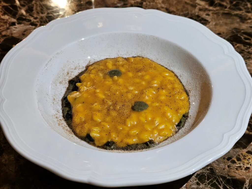 Risotto zucca, arancia amara, noci nere, cardamomo