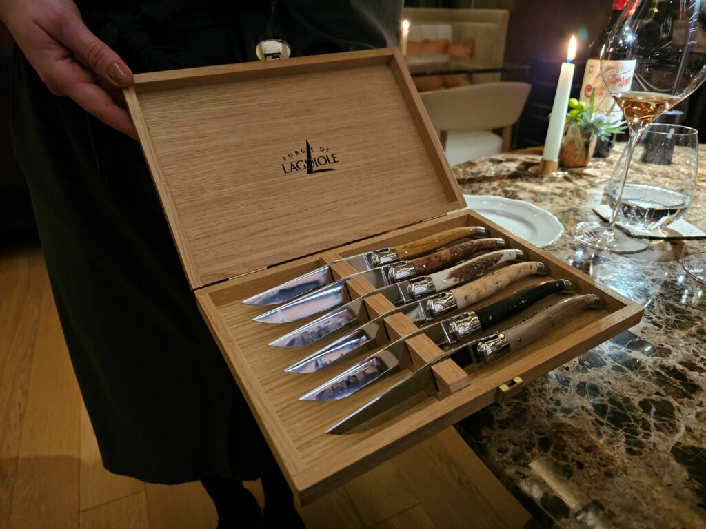 La scelta dei coltelli per il filetto servito da 1224