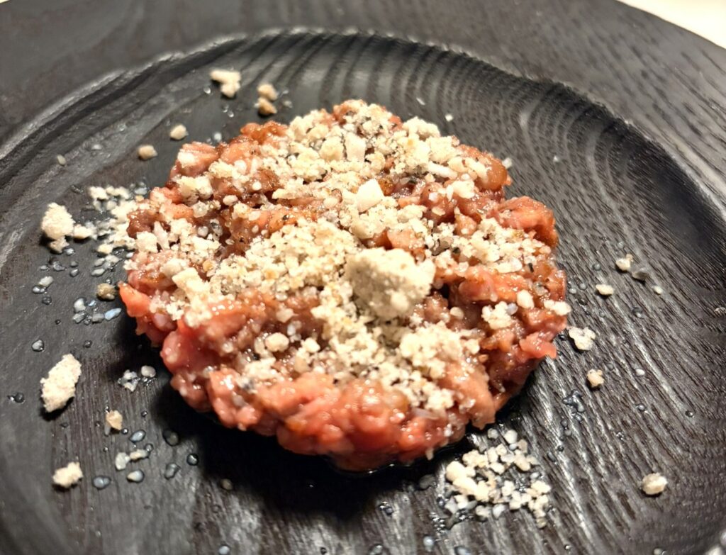 Tartare di maiale iberico e granita d'ostrica.
