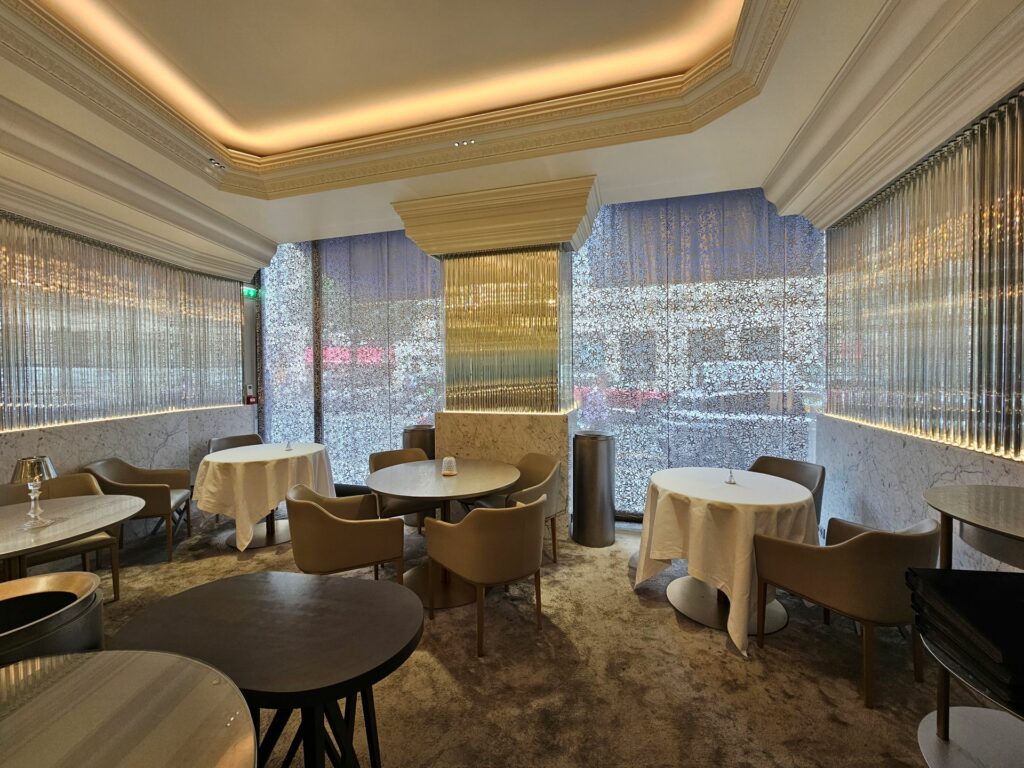 La sala da pranzo: le finestre