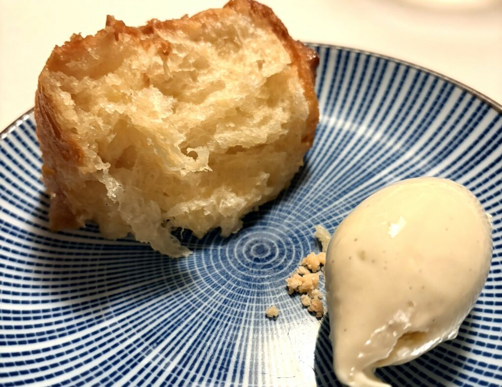 L'immancabile Torta di Rose del ristorante Contraste di Milano