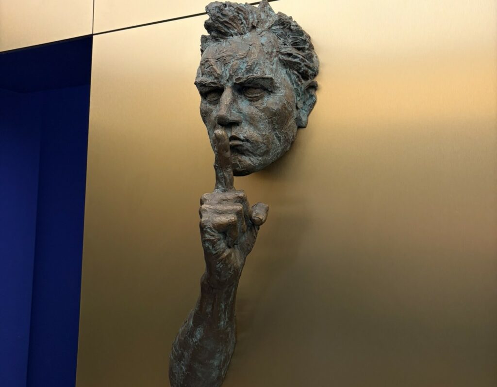 Un dettaglio della sala del ristorante Contraste di Milano