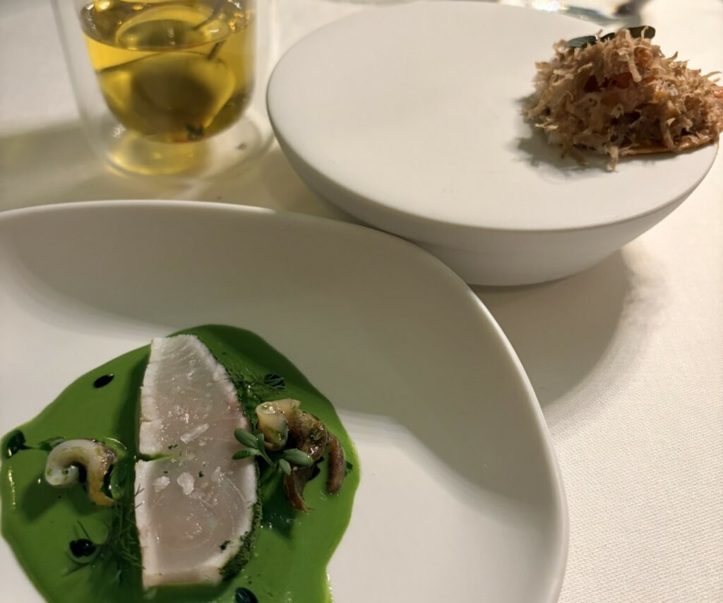 L'ottima partenza della cena al ristorante Da Vittorio St. Moritz: Oliva come un casoncello, "Ricciola Verdemare" e Schiaccia di zucca, castagne al vin brulé, pecorino, tartufo bianco.