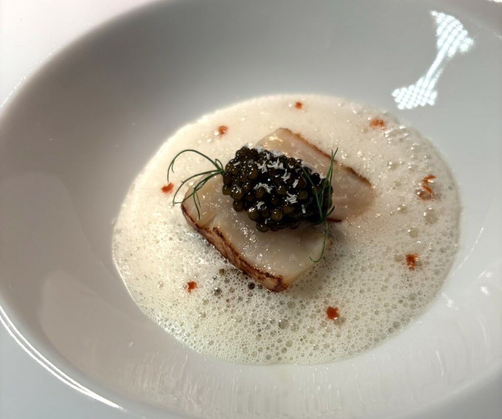 Capasanta, caviale e cioccolato bianco.