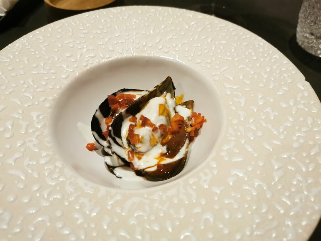 Cozze come creme fraiche e chorizo del ristorante Ego