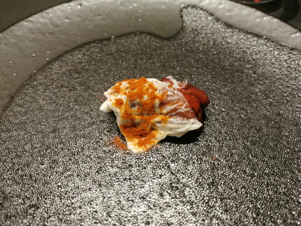 Animelle glassate con pelle di latte e pimenton