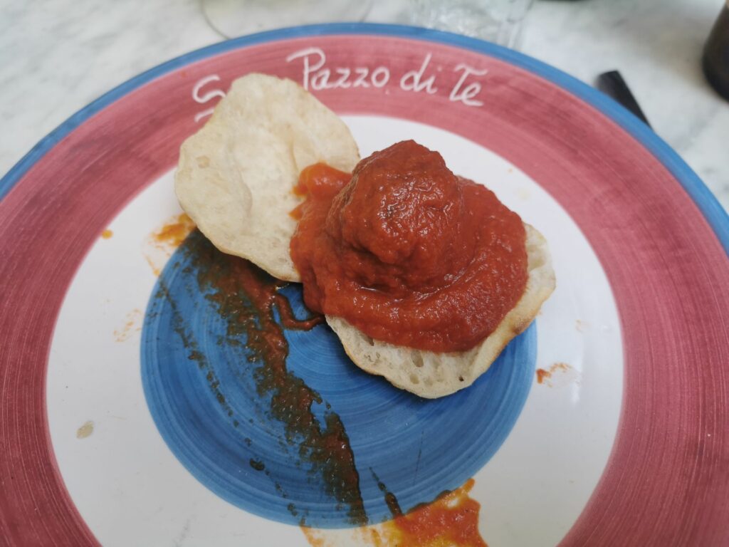 La polpetta al sugo della Pizzeria Concettina ai tre santi