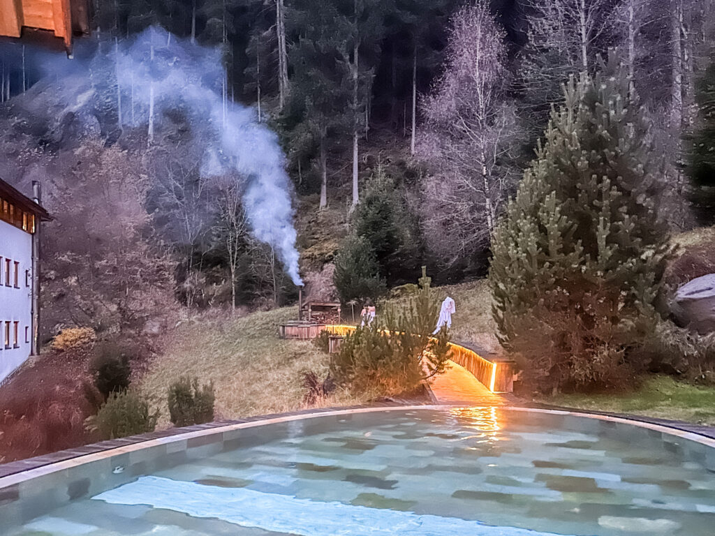 La bella piscina riscaldata della spa di Bad Schörgau