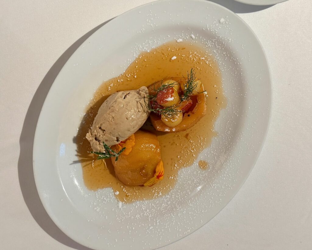 Mela cotogna, mela e gelato alla nocciola del ristorante Arpège [novembre 2025]