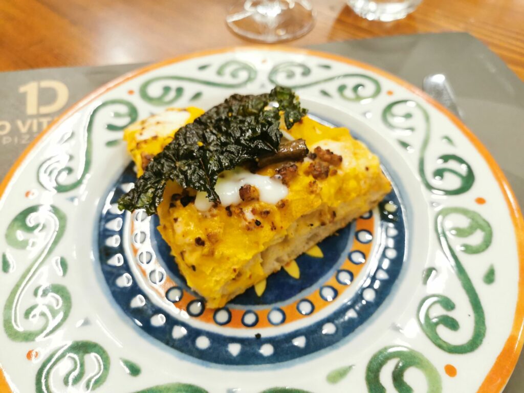 Pizza nel ruoto. Crema di zucca, chiodini, tartufo e crema di pecorino. 95% di idratazione