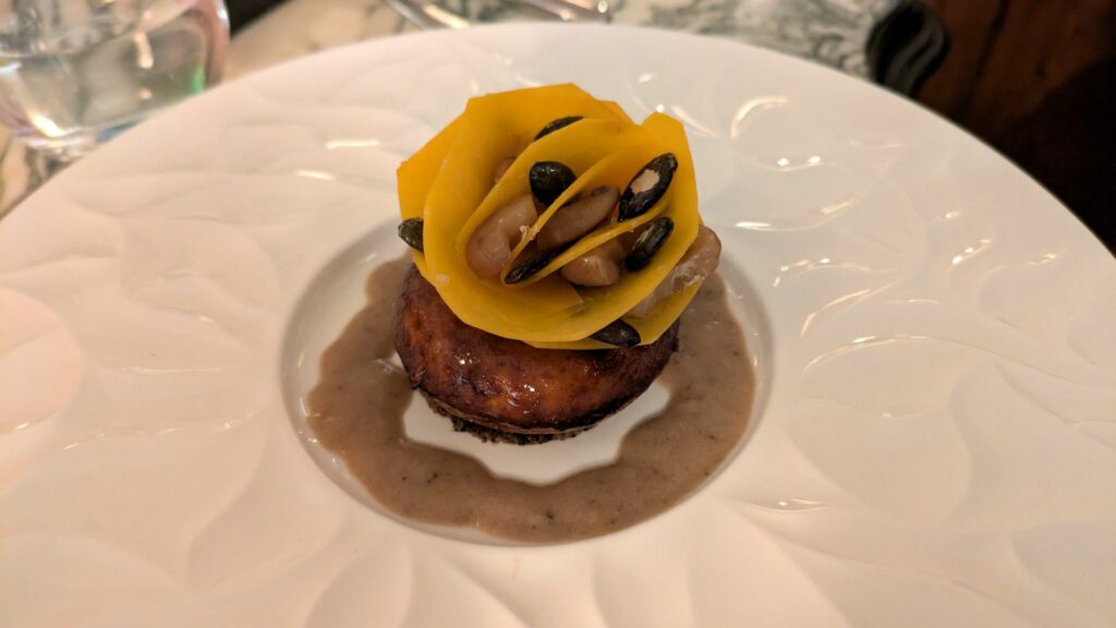 Parfait di zucca, castagna, salsa mole e semi canditi soffiati.